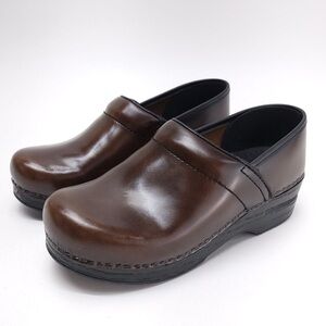 Like New - Dansko Professional Brown Clog - size 6.5-7